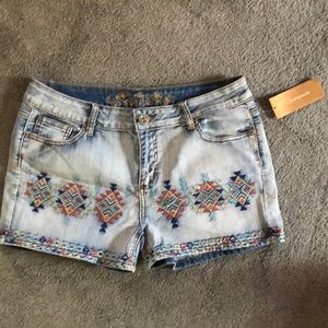 Brand new w/ tags denim shorts with embroidery